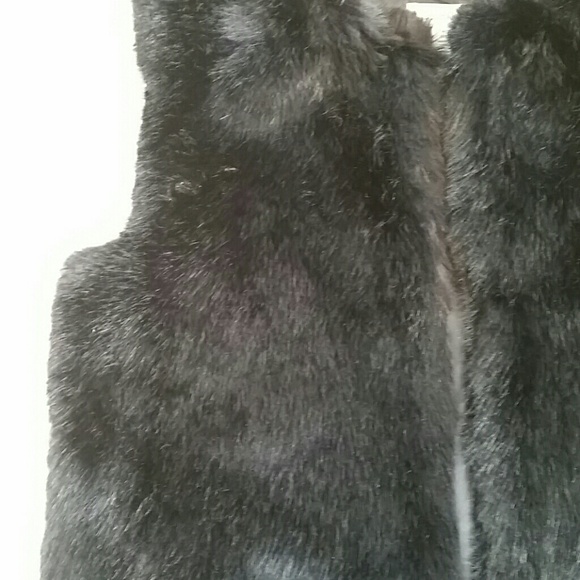 NWT Faux Fur Vest - Picture 2 of 3